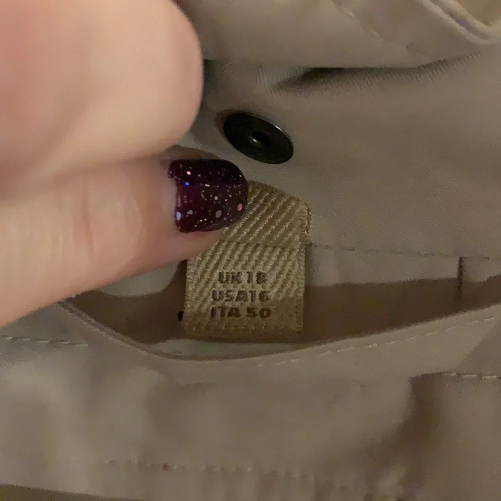 Burberry Light Beige Hooded Trench Coat with Check Cuff Trim - Picture 3 of 11